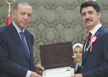 Cumhurbaşkanı Erdoğan: Ne kaçak göçmene müsaade ederiz ne de fitne tacirlerine müsaade veririz