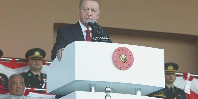 Cumhurbaşkanı Erdoğan: Vatandaşlarımızı yeni yuvalarına kavuşturmak için gece gündüz çalışıyoruz