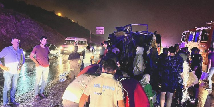 Denizli’de zincirleme kaza: 3 meyyit