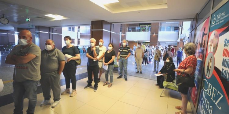 Dört branşta randevu sorunu sürüyor; Koca ‘Çözüm arıyoruz’ dedi