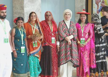 Emine Erdoğan, G20’ye katılan önderlerin eşleriyle ziyaretlerde bulundu