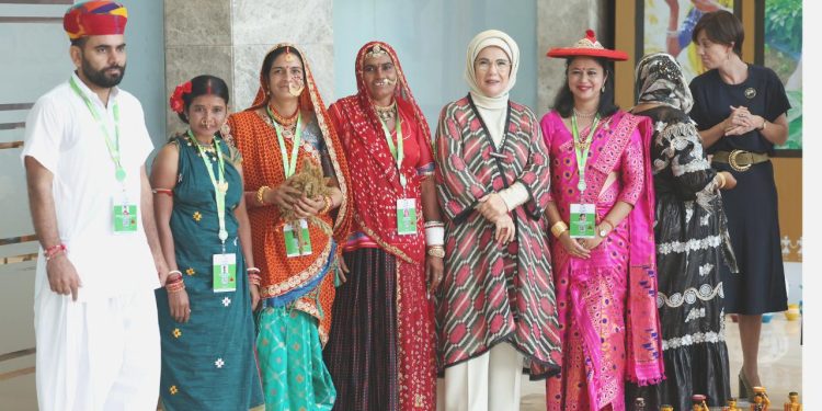 Emine Erdoğan, G20’ye katılan önderlerin eşleriyle ziyaretlerde bulundu