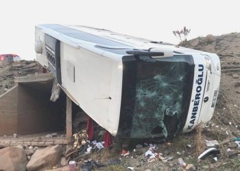 Erzurum’da yolcu otobüsü devrildi, üç kişi öldü