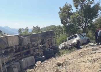 Freni patlayan kamyon namaz kılanların ortasında daldı, 4 kişi öldü