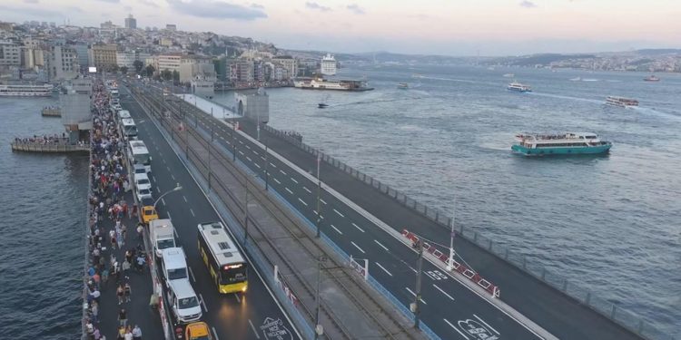 Galata Köprüsü’ndeki yenileme çalışması sona erdi