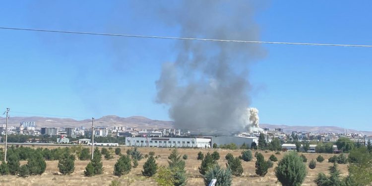 Gersan Sanayi Sitesi’nde çıkan yangın denetim altına alındı