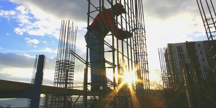 İnanç endeksi hizmette azaldı, perakende ticaret ve inşaatta arttı