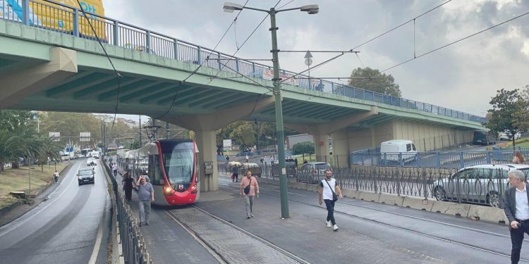 İstanbul’da tramvay arızası yoğunluk yarattı