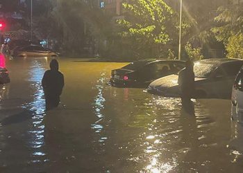 İstanbul’u sel vurdu, sokaklar göle döndü