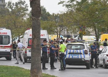 İzmir Adliyesi önünde çatışma: 1 meyyit