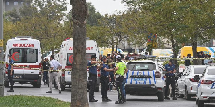 İzmir Adliyesi önündeki çatışma: 1 meyyit