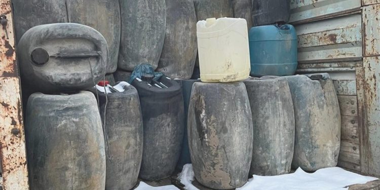 İzmir Aliağa Limanı’nda 51 ton kaçak akaryakıt ele geçirildi