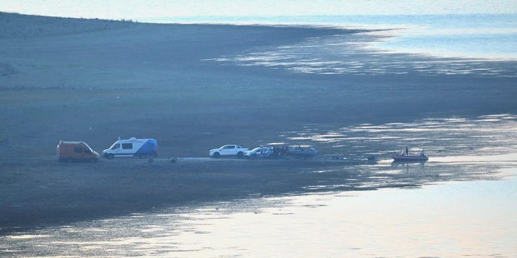 İzmir’de yangına müdahale eden helikopter düştü