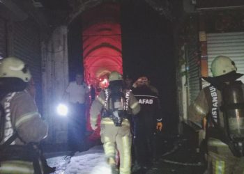 Kapalıçarşı’da çıkan yangın denetim altına alındı