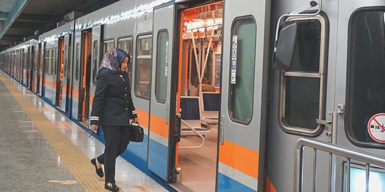 Kirazlı-Kayaşehir Merkez Metro Çizgisi’nde seferler olağana döndü