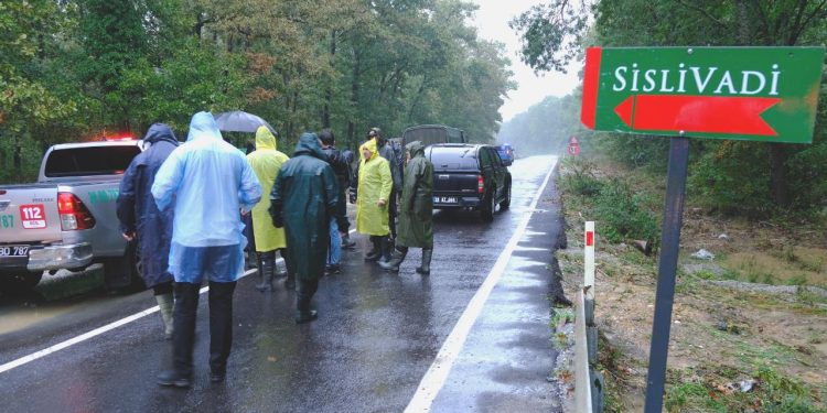 Kırklareli’nde taşkın nedeniyle ormanda mahsur kalan 2 kişi kurtarıldı