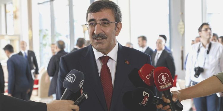 “KKTC elektrikte bölgenin kavşak noktası haline gelecek”