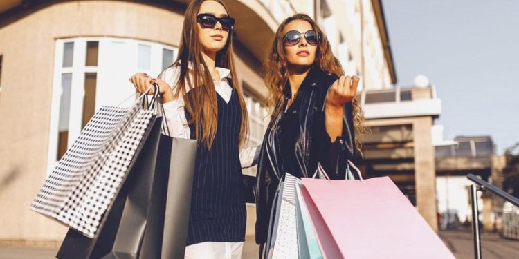 Lüks tüketim e-ticarette de kısılmadı