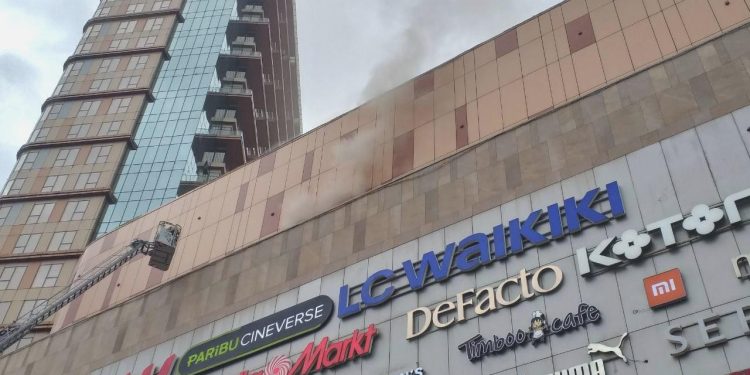 Maltepe’de AVM’de yangın