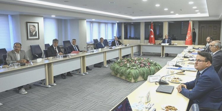 Memur ile memur emeklisi maaşları artırım oranı perşembe günü muhakkak olacak