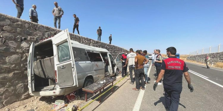 Minibüs kazasında üç emekçi can verdi