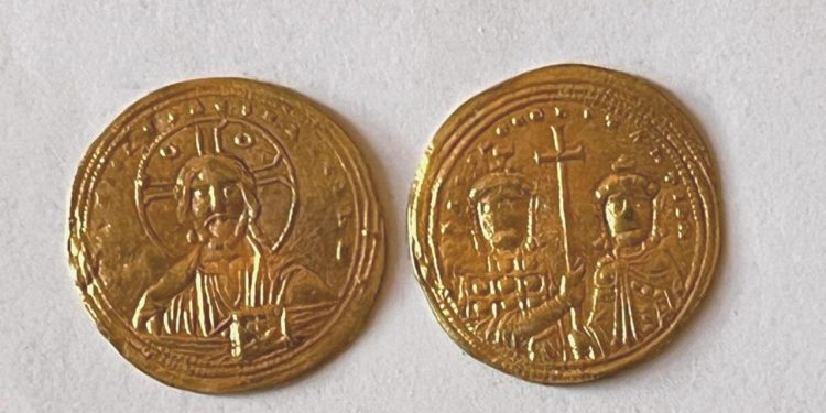 Peynir bidonundan 267 sikke çıktı