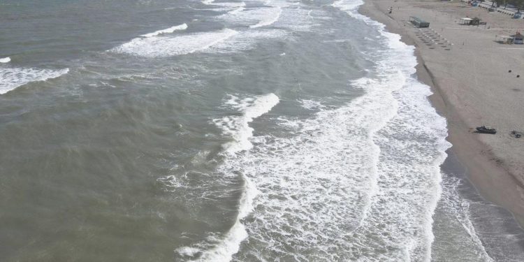 Sakarya’da rip akıntısı nedeniyle denize girmek yasaklandı