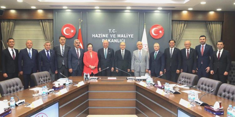 Sanayicilerin meseleleri Şimşek’in önünde