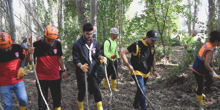 Selde kaybolan bebek için arama çalışmaları sürüyor