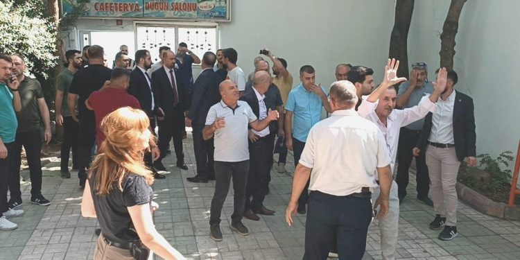 Siirt’te CHP’nin kongresi karakolluk oldu