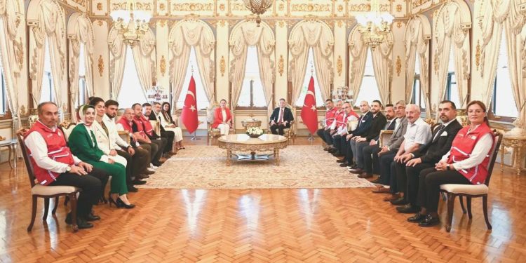 Türk Kızılay İstanbul Şube Başkanları’ndan İstanbul Valisi Gül’e ziyaret