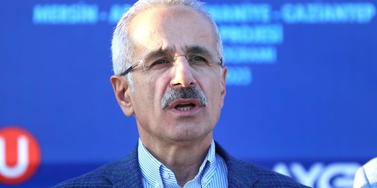 Bakan Uraloğlu: Her şehir yüksek hızlı trenle seyahat etmek istiyor