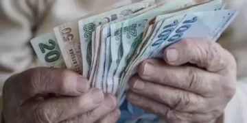 Emeklilere 5 bin lira ödeneği komisyondan geçti