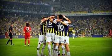 Fenerbahçe evinde Hatayspor’u 4 golle geçti