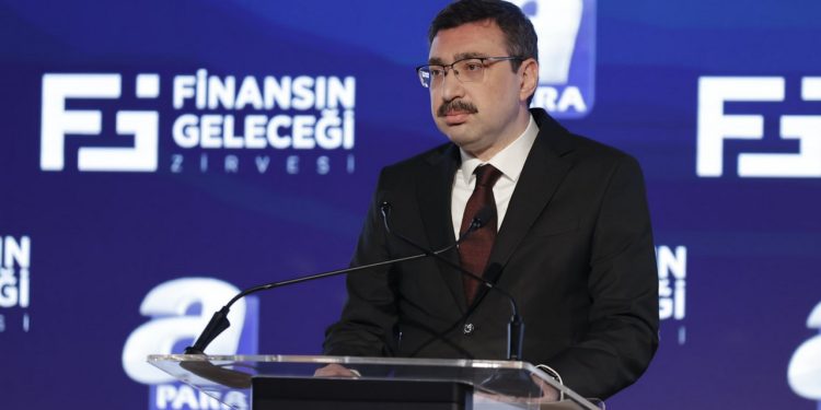 SPK Başkanı Gönül: Tüyo ve duyum ile değil, şirketlerin finansal tablolarını inceleyerek yatırım yapın!