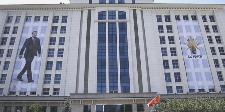 AK Parti MKYK üyeleri toplandı