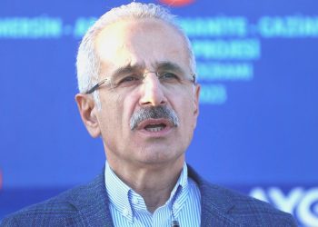 Bakan Uraloğlu: Bu hatta yılda ortalama 6,4 milyon yolcu taşımayı hedefliyoruz