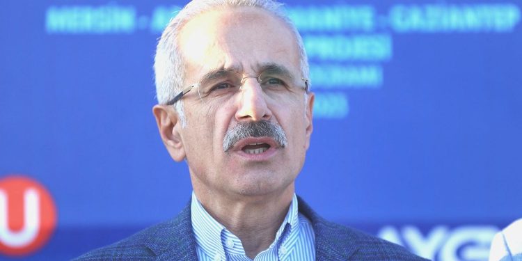 Bakan Uraloğlu: Bu hatta yılda ortalama 6,4 milyon yolcu taşımayı hedefliyoruz