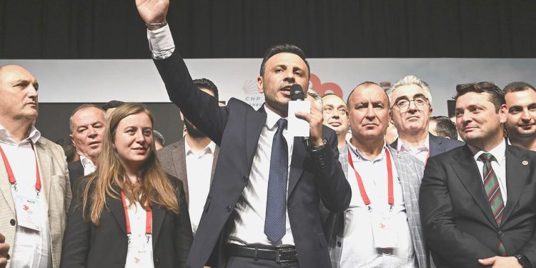 CHP İstanbul Vilayet Başkanlığına Özgür Çelik seçildi