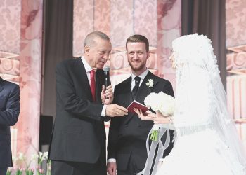 Cumhurbaşkanı Erdoğan yeğeninin nikah şahidi oldu