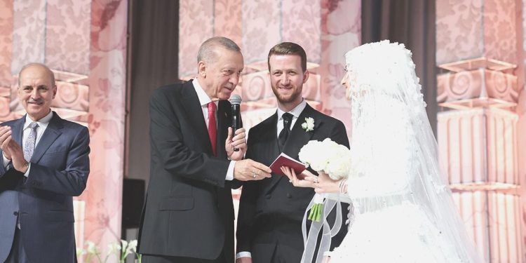 Cumhurbaşkanı Erdoğan yeğeninin nikah şahidi oldu