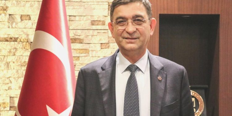 “Cumhuriyet bir armağandır, onun gururunu yaşayalım”