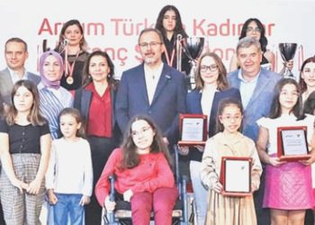 Cumhuriyet’in 100. yılında bayanlardan hakikat atak