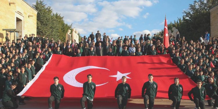 Darüşşafakalılar Ata’nın huzuruna çıktı