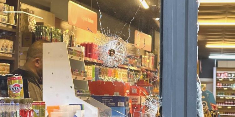 Esenyurt’ta markete silahlı taarruz