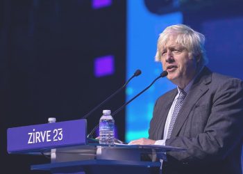 Eski İngiltere Başbakanı Johnson: Milyonlarca istihdam elektrik sayesinde mümkün hale geldi