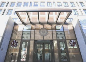 Fed tutanakları yayımlandı! Yüksek belirsizlik bankayı temkinli olmaya itti