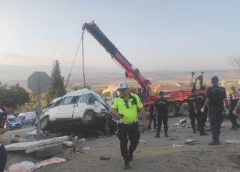 Gaziantep’te kamyon 3 araca çarptı: 5 meyyit, 17 yaralı