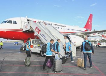 Gazze’ye ilaç ve tıbbi materyal taşıyan uçak, Mısır’a ulaştı