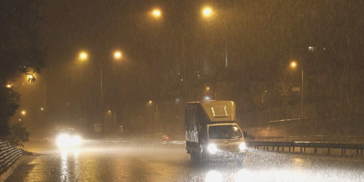 İstanbul’u sağanak vurdu